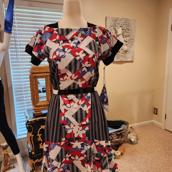 NWT PETER PILOTO Floral Belted Size 2 Dress Red, Black, Blue Spring Summer - Picture 7 of 15
